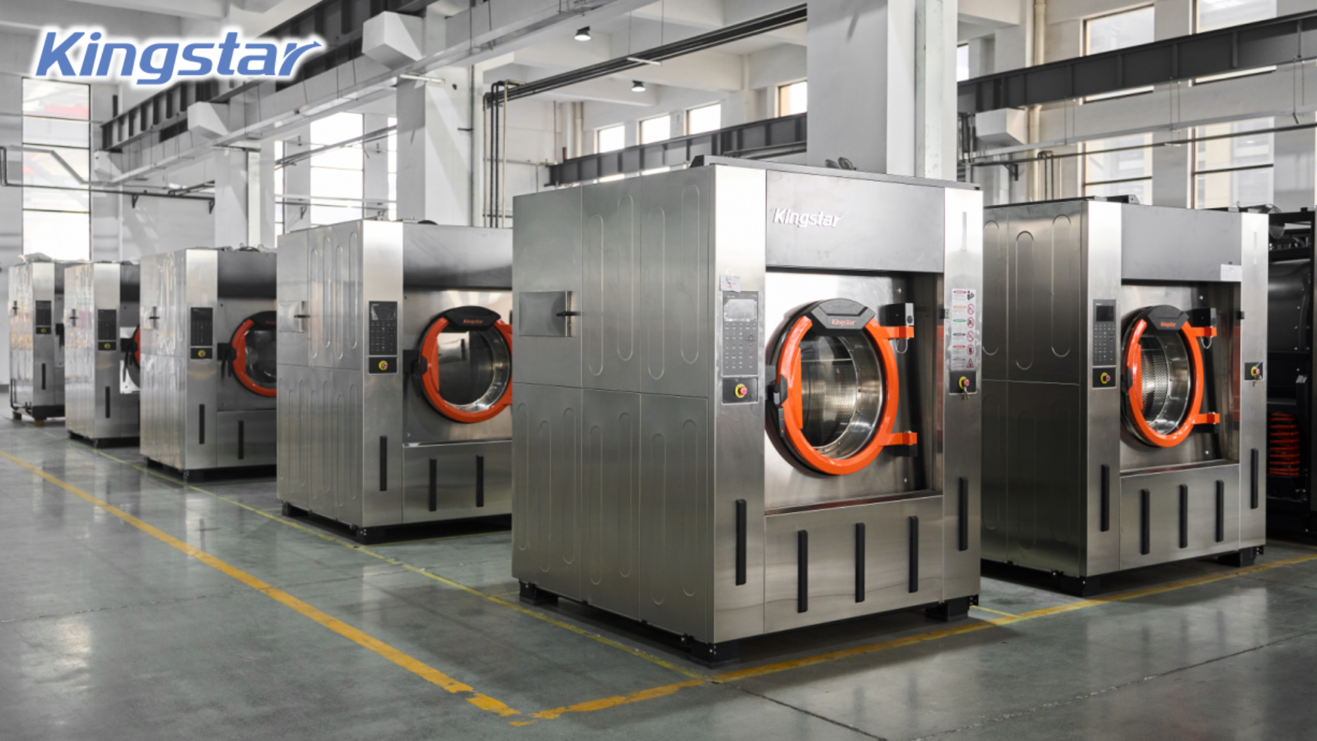 Színbiztos fehérítés és világosítás: Hogyan varázsolják a mosodák a ruhákat vadonatújnak