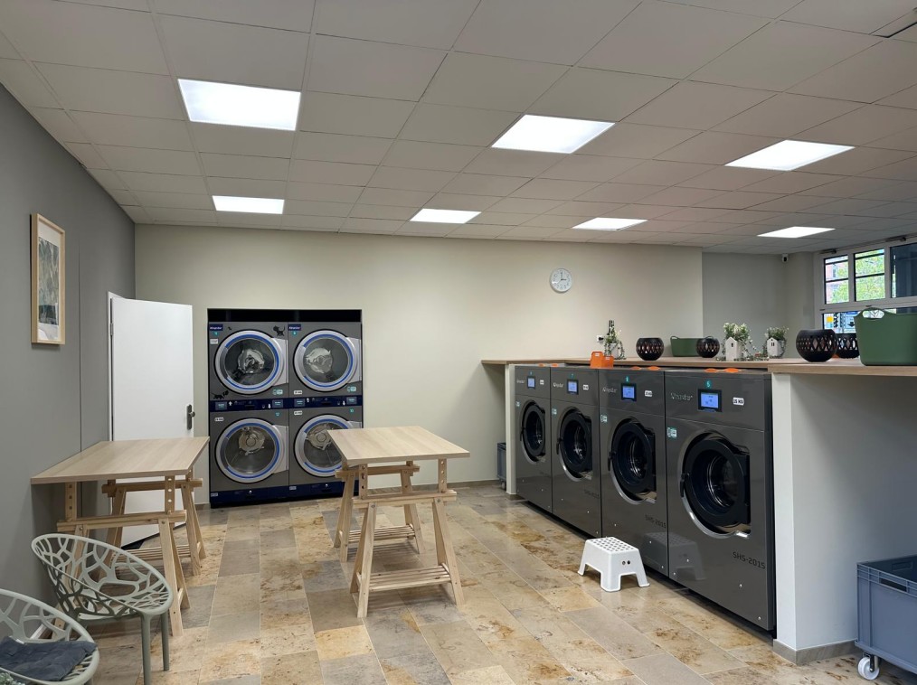 Hogyan alakítja át a mosodai technológia az apartmanokat és a mosodákat